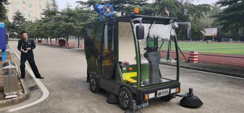 工業(yè)電動(dòng)掃地車交付軍隊(duì)使用58